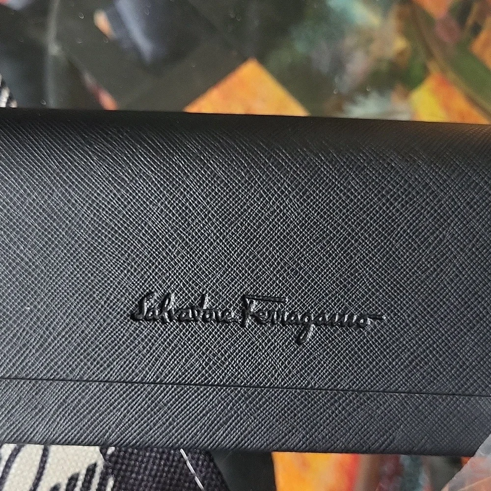 Salvatore Ferragamo rose color bagged gorgeous case paperwork new ✨️ ♥️
